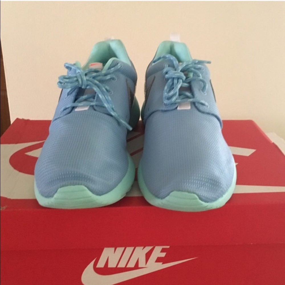 Baby Blue Roshes - Picture 2 of 2